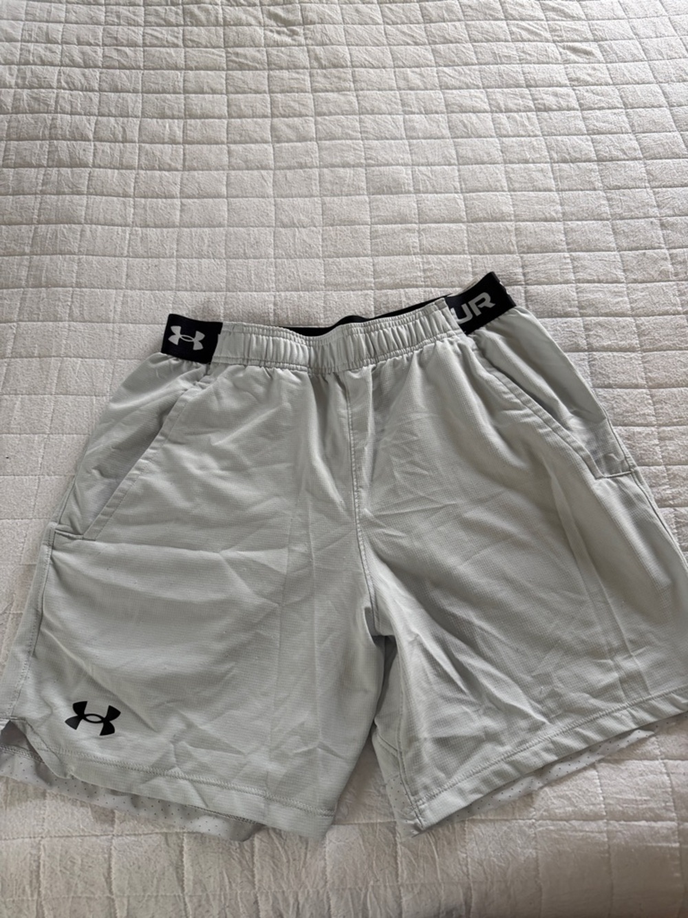 Under Armour Men's Light Gray Athletic Shorts with Black Waistband